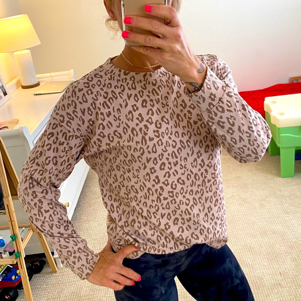 Amaryllis pink leopard pullover